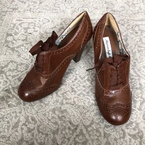 High heeled oxfords